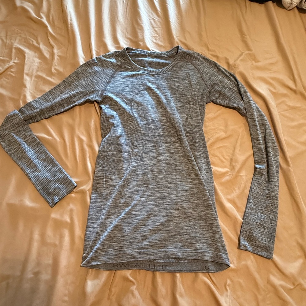 lululemon athletica Heathered Gray Long Sleeve Crew